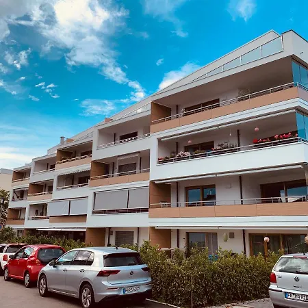 شقة Penthouse Mit Alpenblick فريدريشسهافن