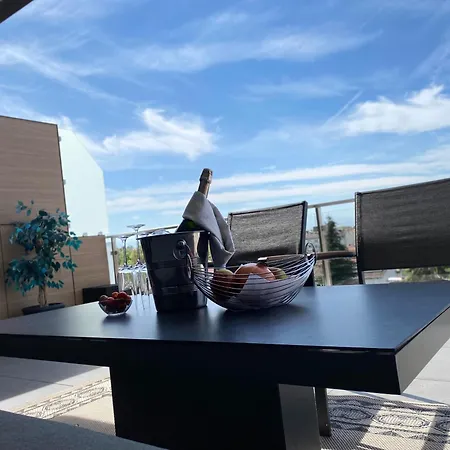 شقة Penthouse Mit Alpenblick فريدريشسهافن