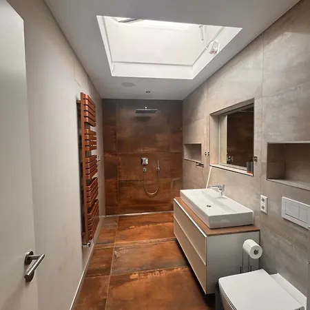 شقة Penthouse Mit Alpenblick فريدريشسهافن